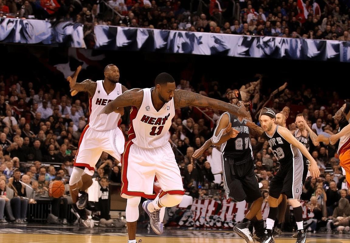 2013NBA总决赛第六场：詹姆斯37分制胜，邓肯对决詹姆斯篮球史诗(图2)